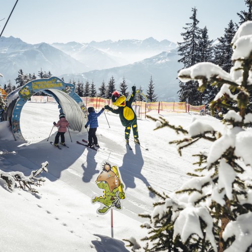 Skiën in funpark voor kinderen