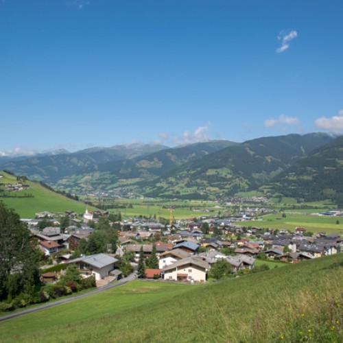 Dorpje Kaprun in de zomer