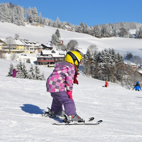 Kind op de ski's